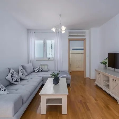 Apartment Melarnian Near The Beach In Umag Kültér fotó