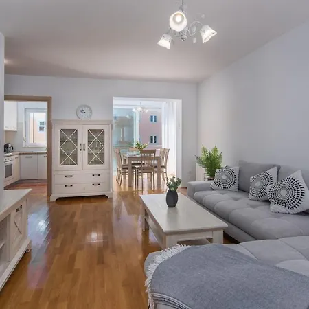 Apartment Melarnian Near The Beach In Umag Kültér fotó