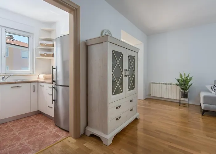Apartment Melarnian Near The Beach In Umag